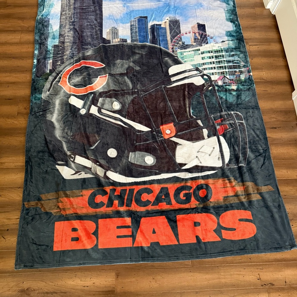 Chicago Bears XL Fleece Blanket 68x86 NFL Helmet Skyline Logo Brands